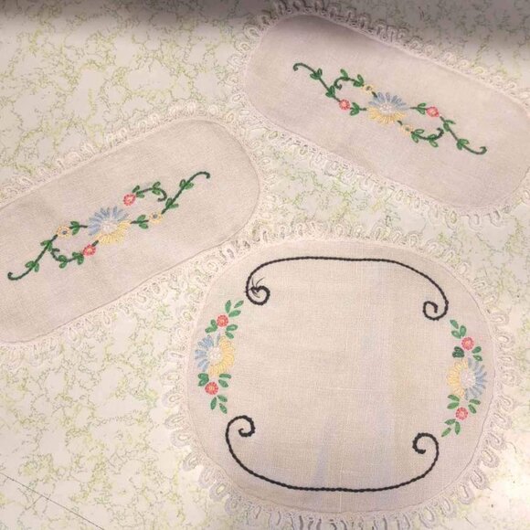 Vintage 3 Piece Vanity Set - Picture 8 of 9